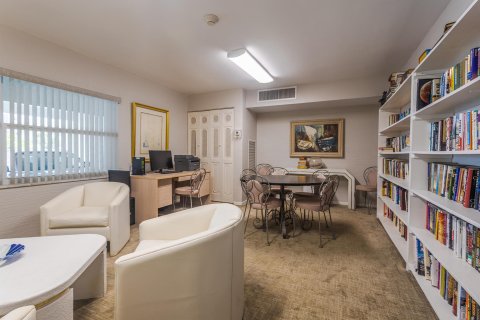 Condo in South Palm Beach, Florida, 3 bedrooms  № 1189885 - photo 1