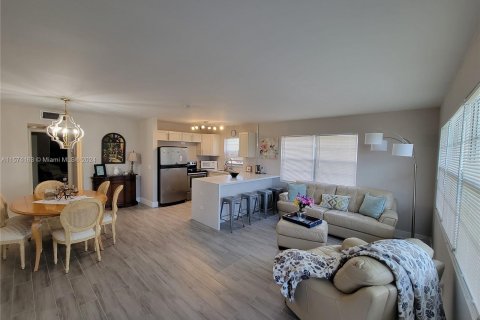 Condominio en venta en Deerfield Beach, Florida, 1 dormitorio, 65.03 m2 № 1153693 - foto 1