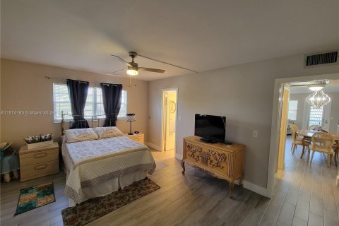 Condo in Deerfield Beach, Florida, 1 bedroom  № 1153693 - photo 14