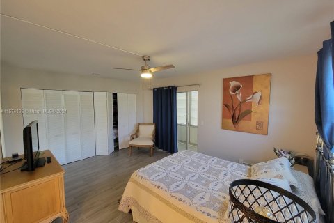 Condo in Deerfield Beach, Florida, 1 bedroom  № 1153693 - photo 12
