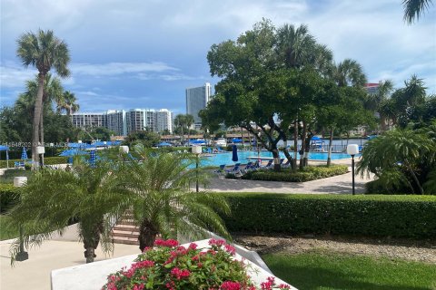 Copropriété à vendre à Hallandale Beach, Floride: 2 chambres, 146.79 m2 № 1353949 - photo 26