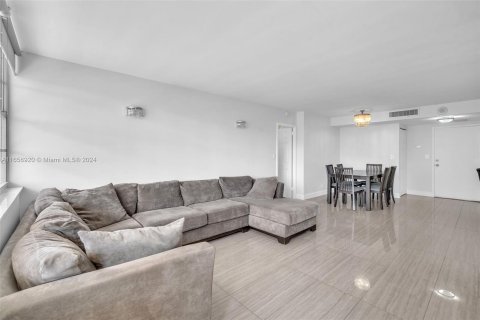 Condo in Sunny Isles Beach, Florida, 2 bedrooms  № 1357264 - photo 8