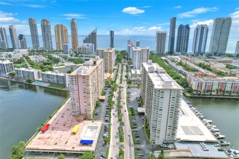 Condo in Sunny Isles Beach, Florida, 2 bedrooms  № 1357264 - photo 30