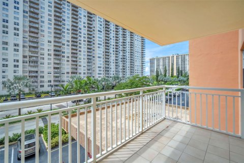 Condominio en alquiler en Sunny Isles Beach, Florida, 2 dormitorios, 100.98 m2 № 1357264 - foto 23