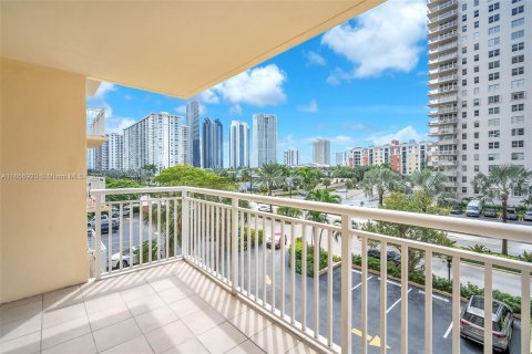 Condominio en alquiler en Sunny Isles Beach, Florida, 2 dormitorios, 100.98 m2 № 1357264 - foto 22