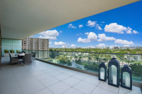 Condominio en venta en Bal Harbour, Florida, 3 dormitorios, 388.8 m2 № 1357221 - foto 19