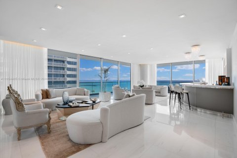 Condominio en venta en Bal Harbour, Florida, 3 dormitorios, 388.8 m2 № 1357221 - foto 1