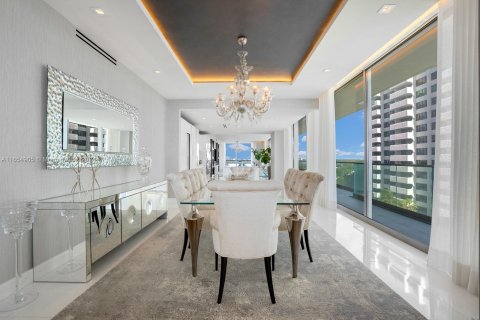 Condominio en venta en Bal Harbour, Florida, 3 dormitorios, 388.8 m2 № 1357221 - foto 3