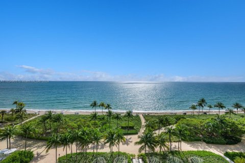 Condominio en venta en Bal Harbour, Florida, 3 dormitorios, 388.8 m2 № 1357221 - foto 17