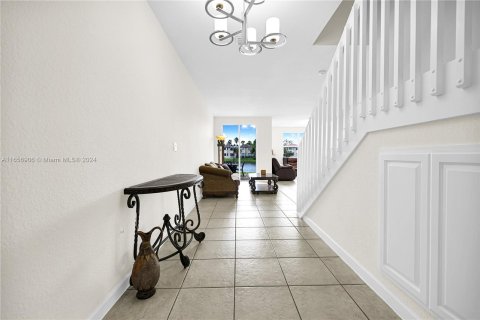 Townhouse in Doral, Florida 4 bedrooms, 195.56 sq.m. № 1357263 - photo 3