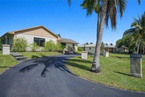 Villa ou maison à vendre à Palmetto Bay, Floride: 4 chambres, 250.74 m2 № 1281515 - photo 3