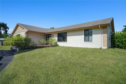 Villa ou maison à vendre à Palmetto Bay, Floride: 4 chambres, 250.74 m2 № 1281515 - photo 2