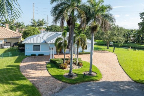 Villa ou maison à vendre à Palmetto Bay, Floride: 5 chambres, 298.12 m2 № 1281518 - photo 1