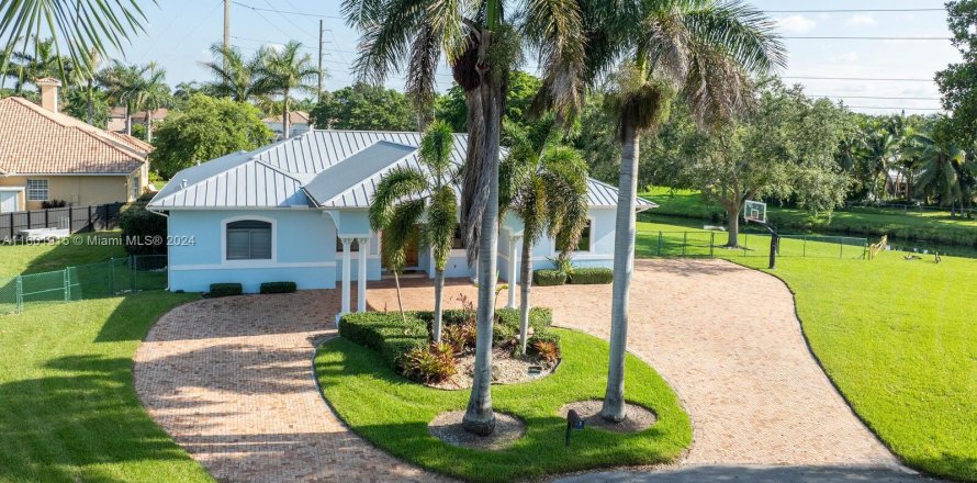 Villa ou maison à Palmetto Bay, Floride 5 chambres, 298.12 m2 № 1281518