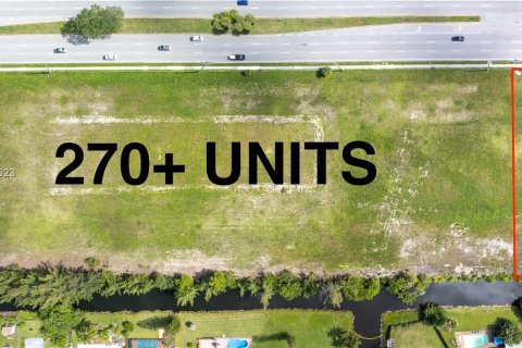 Commercial property in Lauderhill, Florida № 612588 - photo 1