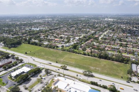 Commercial property in Lauderhill, Florida № 612588 - photo 6