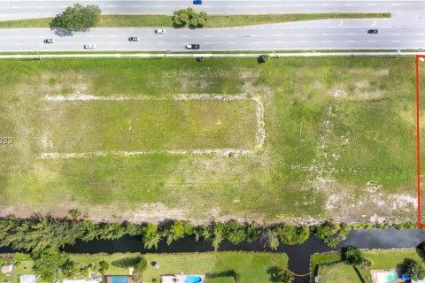 Commercial property in Lauderhill, Florida № 612588 - photo 4