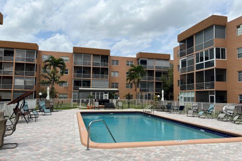 Copropriété à vendre à Sunrise, Floride: 2 chambres, 85.84 m2 № 1221350 - photo 9