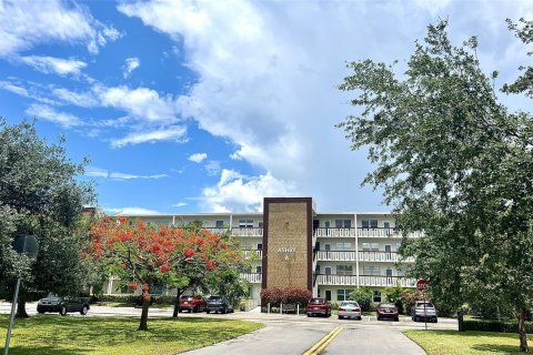 Condo in Deerfield Beach, Florida, 2 bedrooms  № 1221392 - photo 28