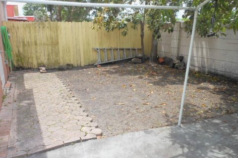 Townhouse in North Lauderdale, Florida 2 bedrooms, 107.02 sq.m. № 736415 - photo 3