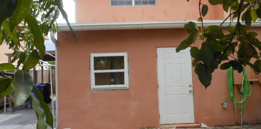 Townhouse in North Lauderdale, Florida 2 bedrooms, 107.02 sq.m. № 736415
