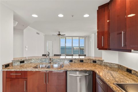 Condo in Tampa, Florida, 3 bedrooms  № 1278869 - photo 13