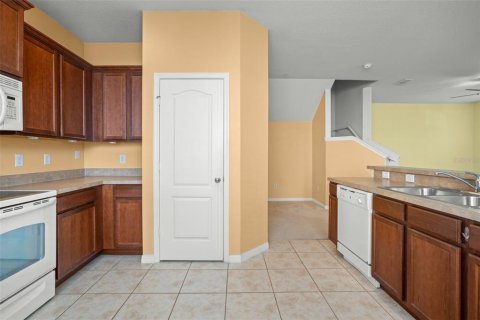 Condo in Orlando, Florida, 3 bedrooms  № 1112660 - photo 14