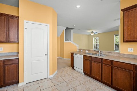 Condo in Orlando, Florida, 3 bedrooms  № 1112660 - photo 13