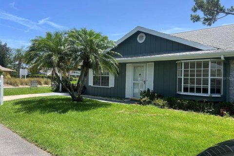 Duplex in New Smyrna Beach, Florida 2 bedrooms, 126.81 sq.m. № 1286486 - photo 1