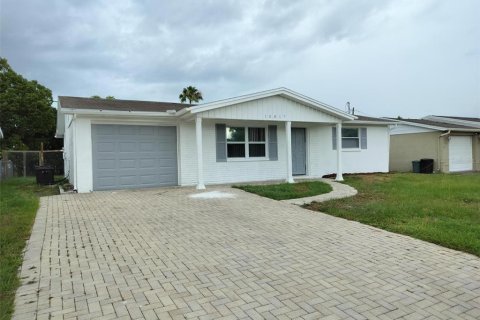 House in Port Richey, Florida 3 bedrooms, 97.73 sq.m. № 1286579 - photo 1