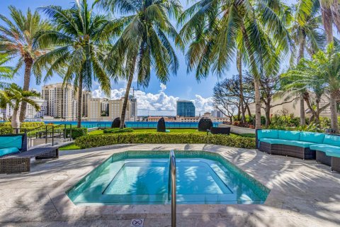 Condo in West Palm Beach, Florida, 1 bedroom  № 1104466 - photo 28