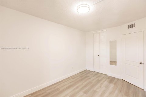 Condo in Miami, Florida, 3 bedrooms  № 1391713 - photo 25