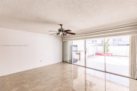 Condo in Miami, Florida, 3 bedrooms  № 1391713 - photo 14