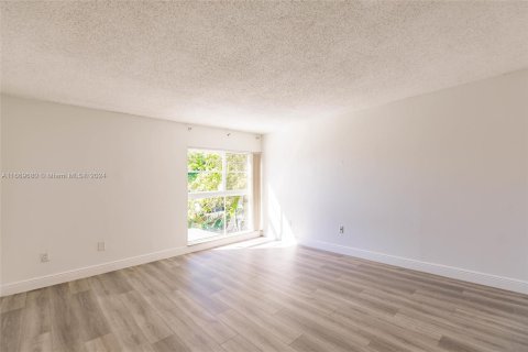 Condo in Miami, Florida, 3 bedrooms  № 1391713 - photo 28