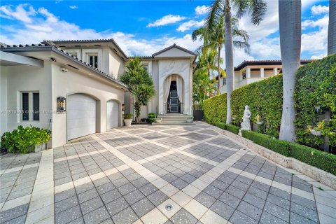 Villa ou maison à vendre à Miami Beach, Floride: 6 chambres, 577.02 m2 № 1391794 - photo 1