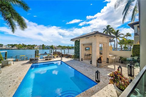 Casa en venta en Miami Beach, Florida, 6 dormitorios, 577.02 m2 № 1391794 - foto 2