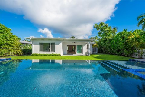 House in Miami Beach, Florida 4 bedrooms, 216.09 sq.m. № 1391791 - photo 3