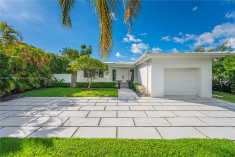 House in Miami Beach, Florida 4 bedrooms, 216.09 sq.m. № 1391791 - photo 12