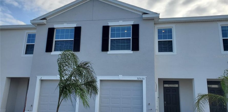 Townhouse in Wesley Chapel, Florida 3 bedrooms, 155.43 sq.m. № 1354163