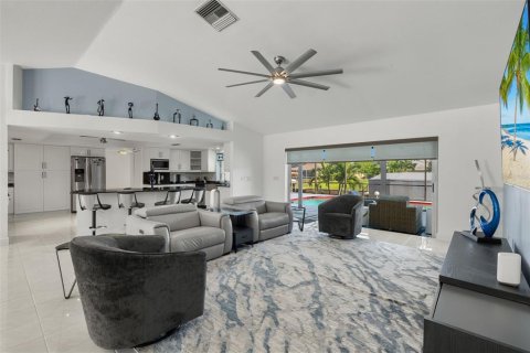 Villa ou maison à vendre à Cape Coral, Floride: 3 chambres, 181.9 m2 № 1354105 - photo 7