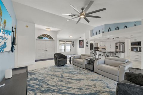 Villa ou maison à vendre à Cape Coral, Floride: 3 chambres, 181.9 m2 № 1354105 - photo 6