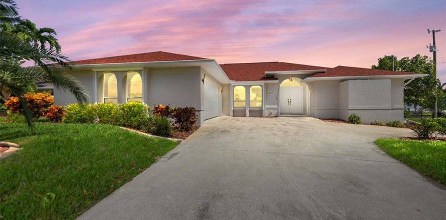 Villa ou maison à Cape Coral, Floride 3 chambres, 181.9 m2 № 1354105