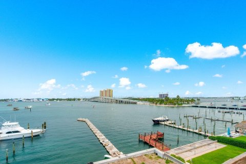 Condominio en venta en Riviera Beach, Florida, 3 dormitorios, 250.65 m2 № 744485 - foto 5