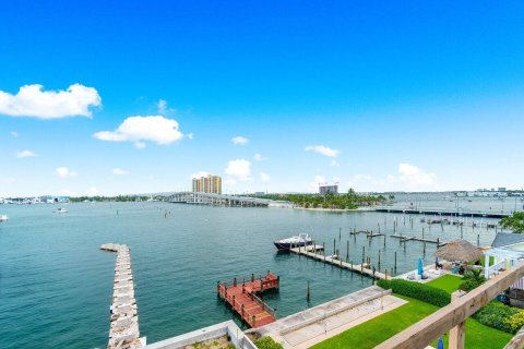 Condominio en venta en Riviera Beach, Florida, 3 dormitorios, 250.65 m2 № 744485 - foto 4