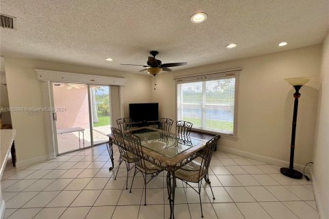 Villa ou maison à vendre à Miramar, Floride: 5 chambres, 218.04 m2 № 1391571 - photo 12