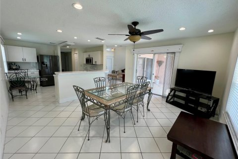 House in Miramar, Florida 5 bedrooms, 218.04 sq.m. № 1391571 - photo 11