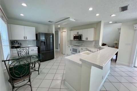 Casa en venta en Miramar, Florida, 5 dormitorios, 218.04 m2 № 1391571 - foto 10