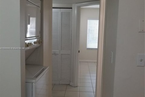 Condo in Miami, Florida, 2 bedrooms  № 1391951 - photo 6