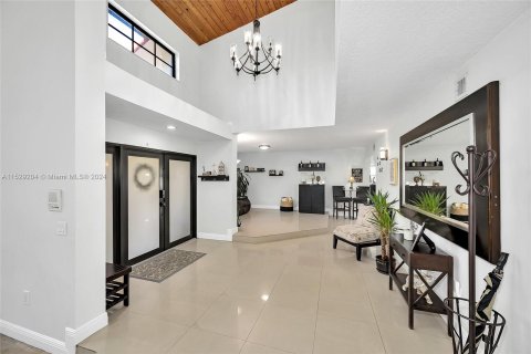 Casa en venta en Miami Lakes, Florida, 5 dormitorios, 328.5 m2 № 995903 - foto 7