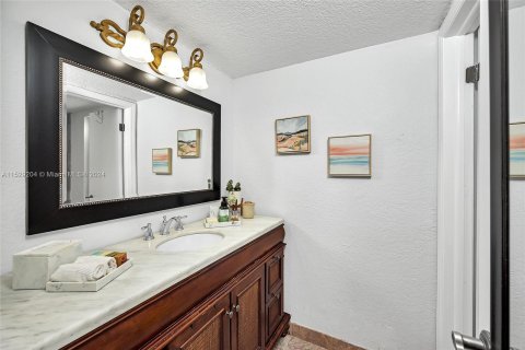 Casa en venta en Miami Lakes, Florida, 5 dormitorios, 328.5 m2 № 995903 - foto 25